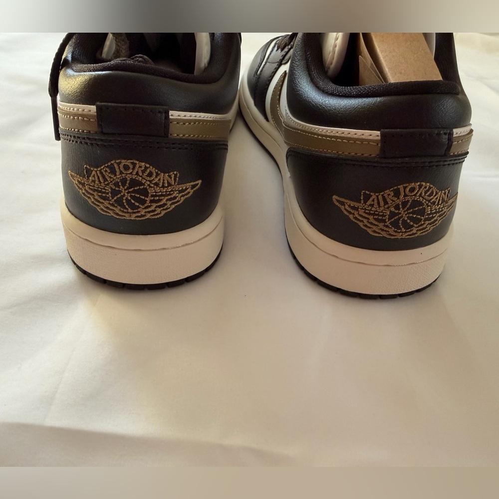 Nike Air Jordan 1 Low - Picture 4 of 5